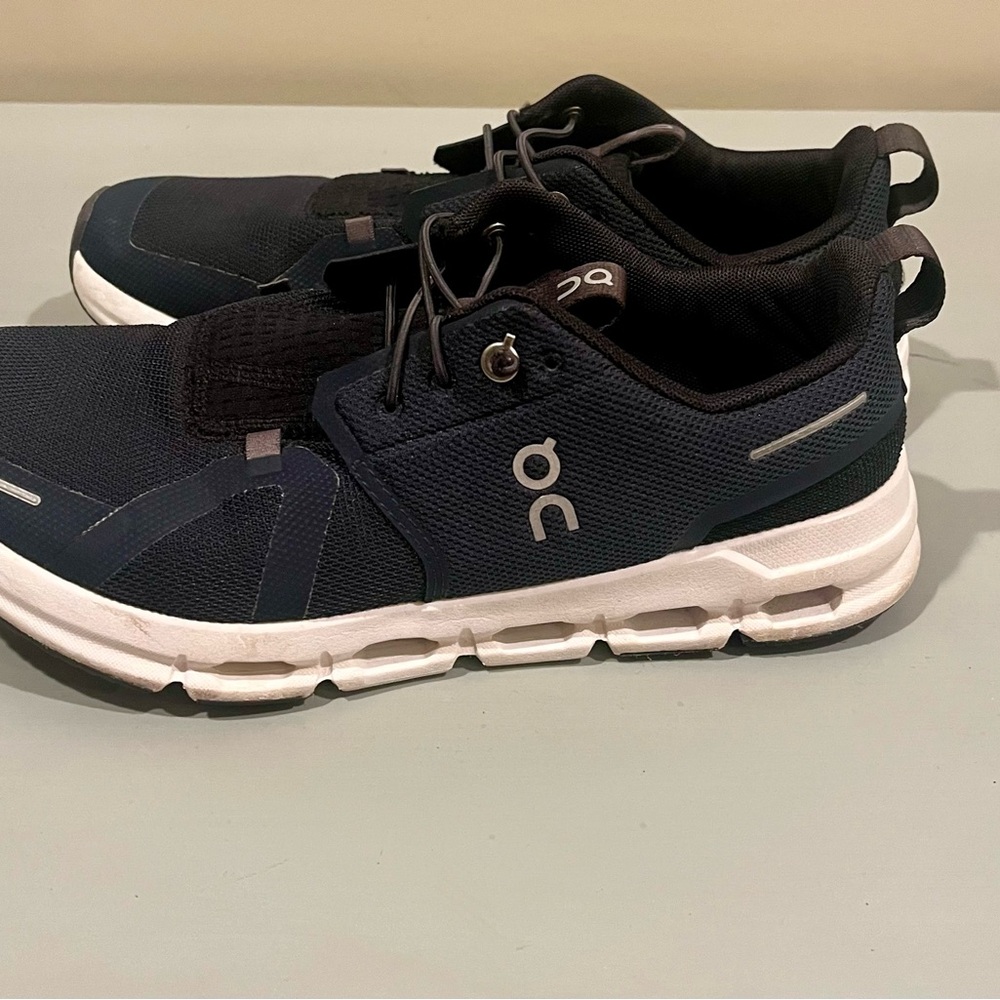 On Running Men's Navy and White Sneakers like new